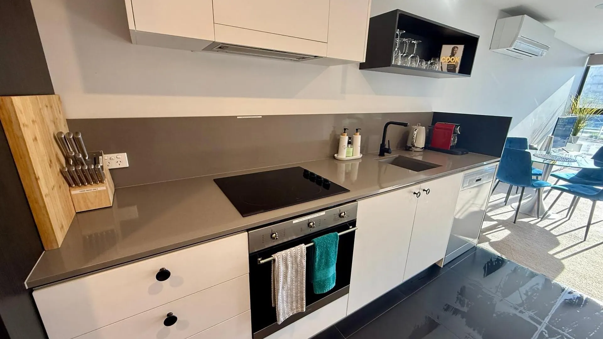 Midnight Luxe 1Br 1Bath Apartment 104 In The Heart Of Braddon Pool Sauna Secure Parking Wine Wifi Canberra